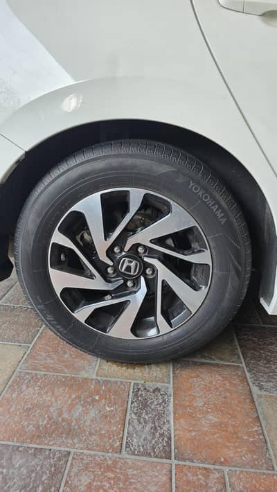 4 Yokohama Bluearth Tyres  255/60 R16