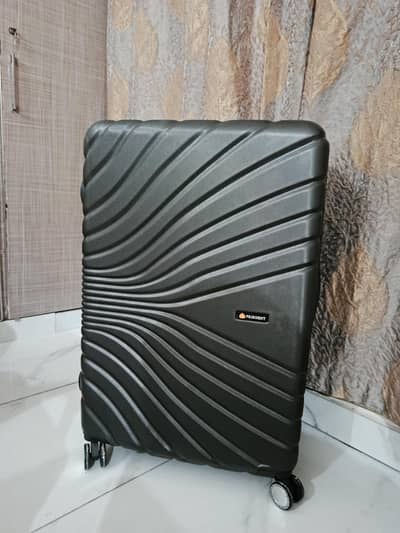 LARGE TRAVEL/LUGGAGE BAG - EXCELLENT CONDITION