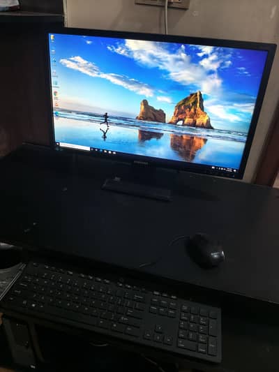 Dell full system setup with 24 inch LCD
