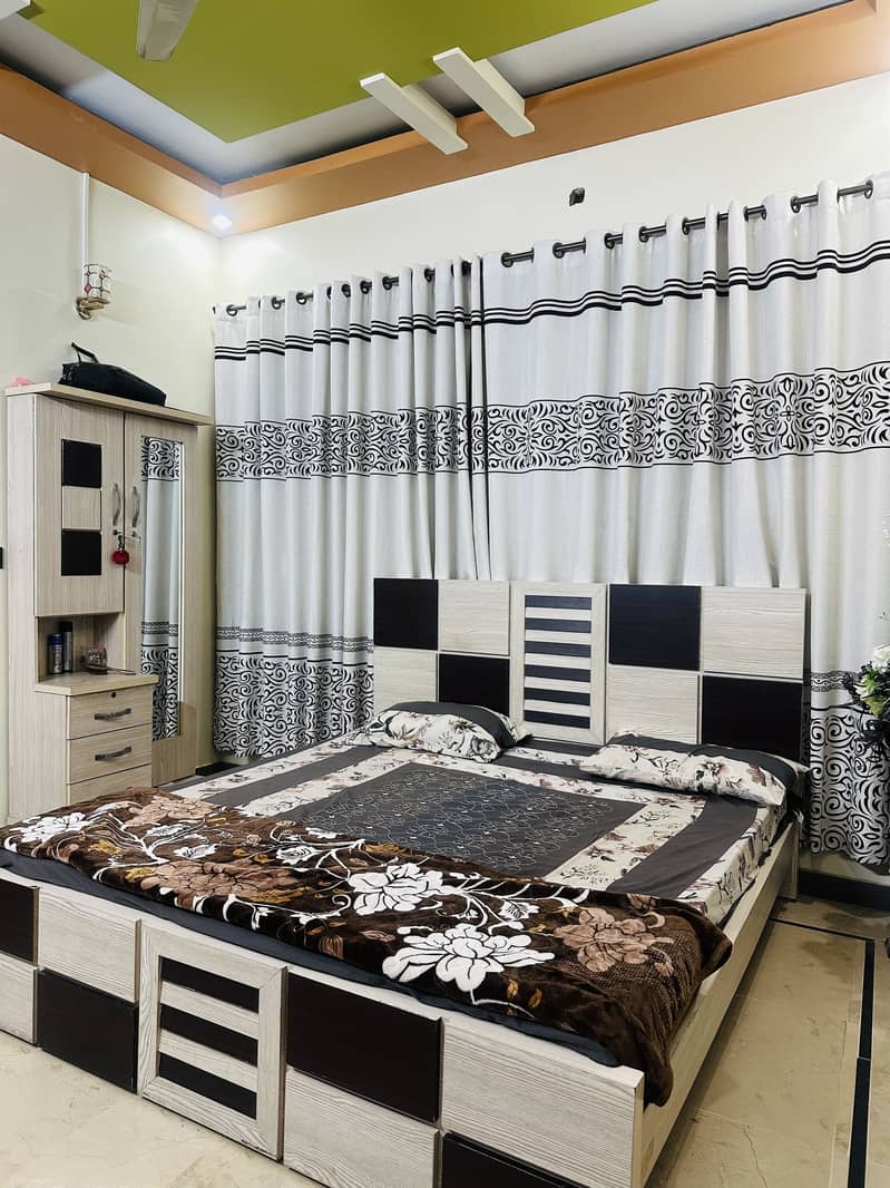 Bed and dressing table 0