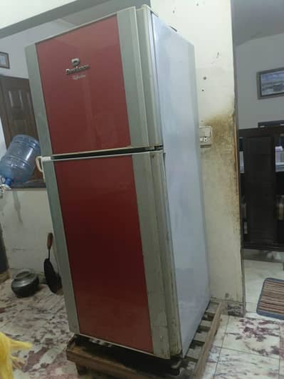 Dawlance Medium Size Fridge for Sale – Excellent Condition