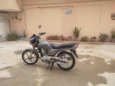 suzuki 110  grey colour  maintained authorised suzuki outlet