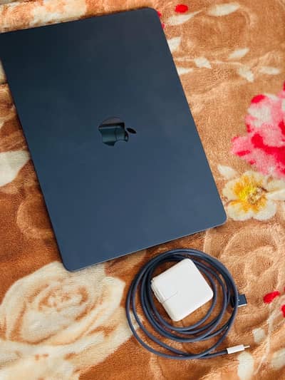 MacBook Air/Pro 14 inch M4 + pro chip | 16/24gb RAM | 256/512gb & 1tb