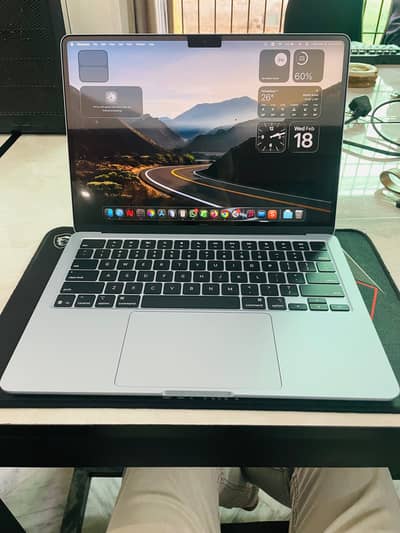 Latest Macbook Air M4 13.6 Inch 16/256
