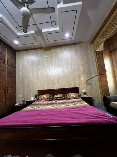 LUXURY | SOLID WODEEN | KING SIZE BED WITH SIDE TABLES | EXCELLENT |