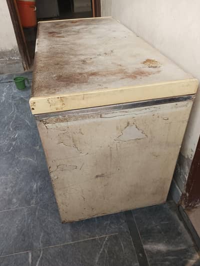 Used total geniune freezer coling bht achi haii conditin thori ruff ha