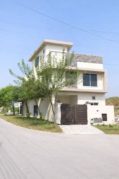 5 marla corner house with double gate and lawn for sale unbeatable price
