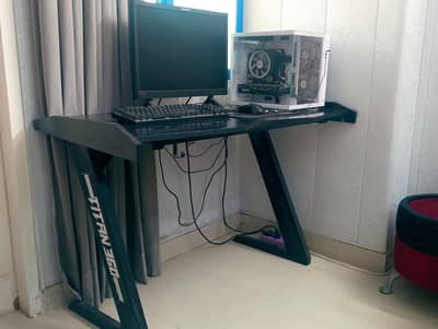 GAMING TABLE FOR SELL