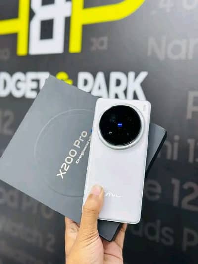 vivo x200 pro 12/256 GB 03214883794 My WhatsApp number