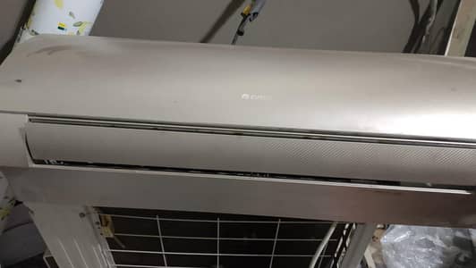 Gree 1 Ton inverter AC - Excellent condition