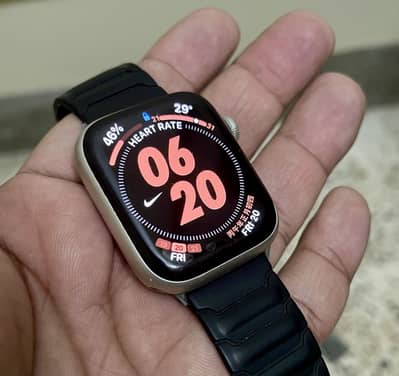 Apple Watch 8 - 44mm