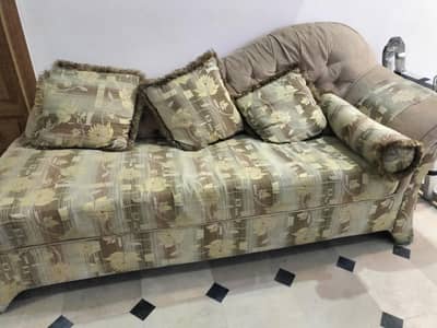 Sofa set with dewan 7 seater moltyfoam guaranteed . Slightly used.