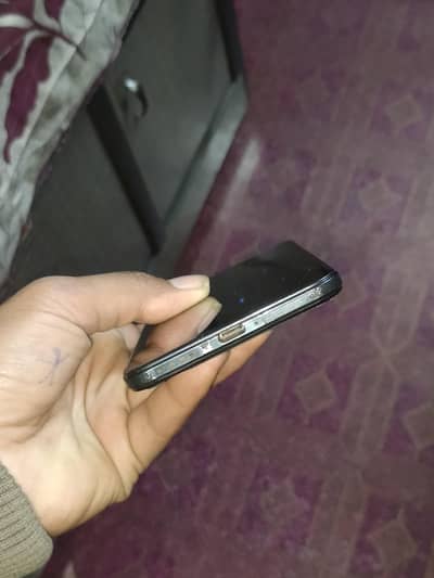 10 /9 condition all ok just cover ki waja sy side raff ha  baqi all ok