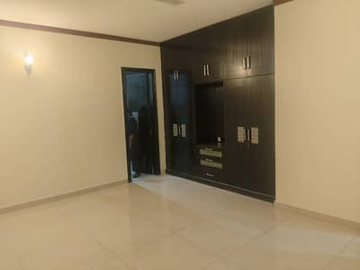 Stunning Like New 500 Yards Upper Portion is Available For Rent