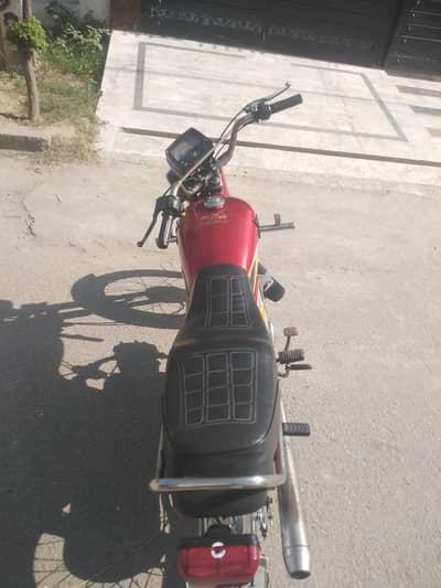 Road prince good condition available for sail