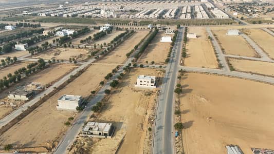 272sq yd plot FOR SALE in Precicnt-30 adjacent to JINNAH AVENUE. 12min Drive from Main Gate of Bahria Town Karachi. Developed and Ready to Construct PLOTS at INVESTOR RATES.