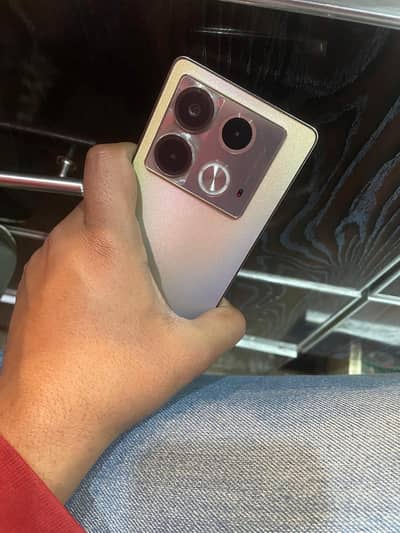 infinix note 40 all okay8+8 256 original charger just no box