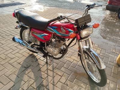 honda cg 125  23/24 model 10/10 condition single handed used