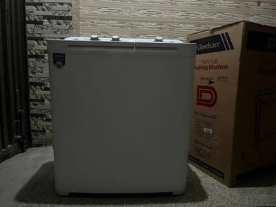 DW 6550 twin tub , white lid. . . Washing machine