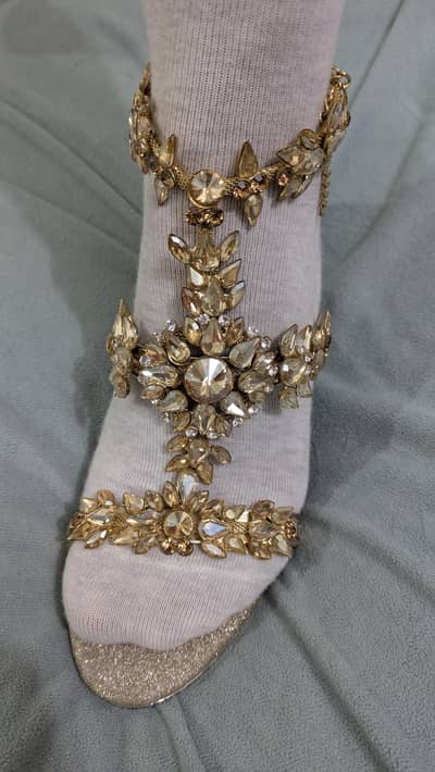 bridle heel, hues brand