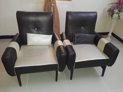 Stylish & Clean Sofa Set for Sale