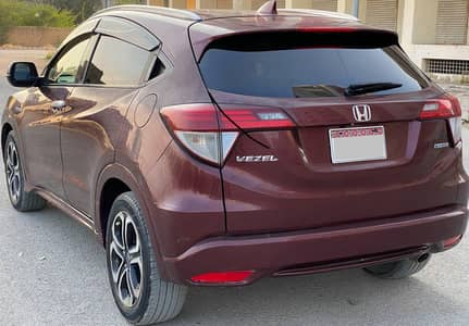 Honda Vezel 2015 Z package full original . I m 2nd owner.