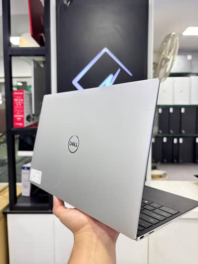 Dell XPS 13 9300 – Touch Display – Core i5 10th Gen – 8GB RAM – 512GB