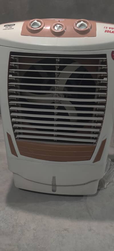 united DC 12 volt room cooler good condition