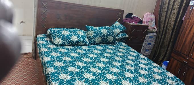 Bedroom set 4 piece without mattress