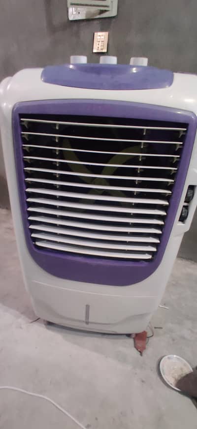 DC 12 VOLT ROOM COOLER  without water pump  10 by 10 condition