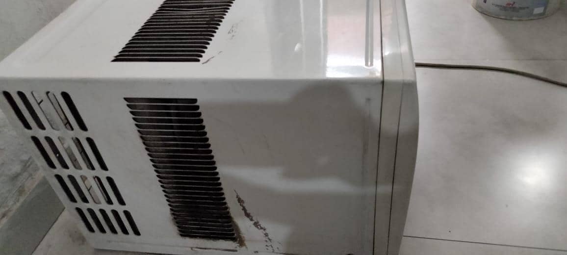 window A/C 4