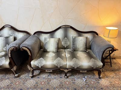 Seven seater chinyoti solid sofa with table