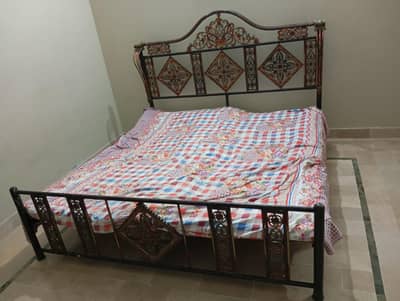 king size iron bed