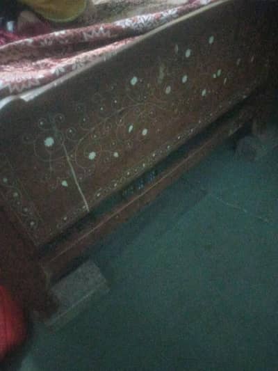 bed without mateess only 2000. size 5.6 fut