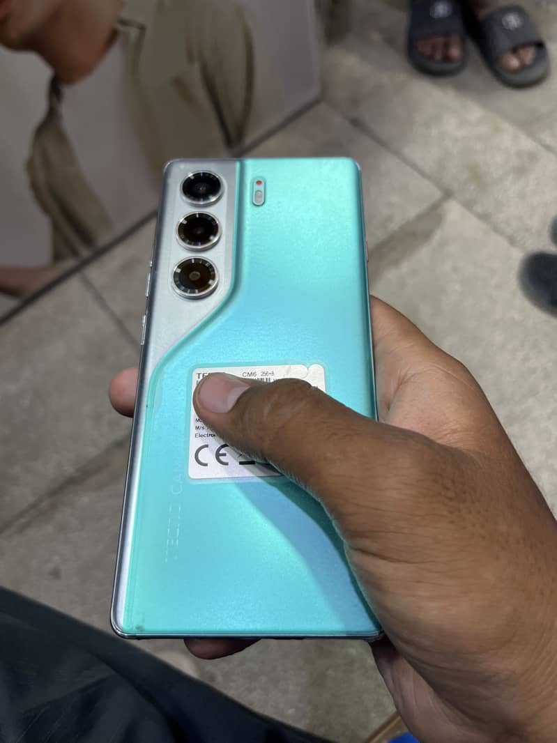 Techno camon 40 pro 4