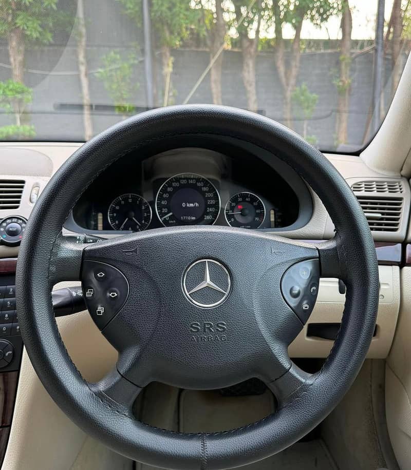 Mercedes E Class E200 5