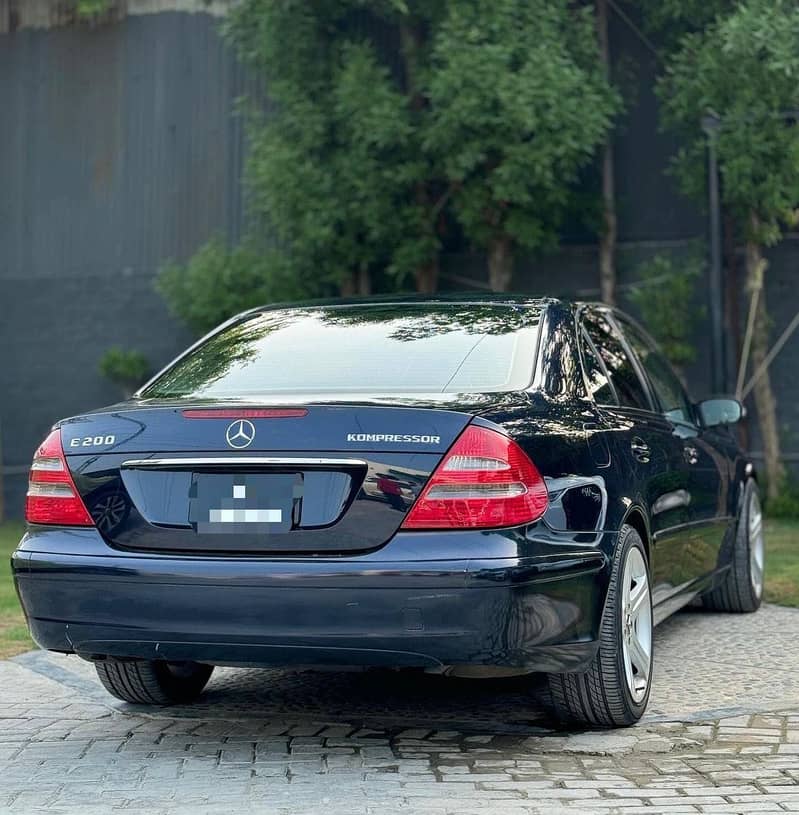 Mercedes E Class E200 6