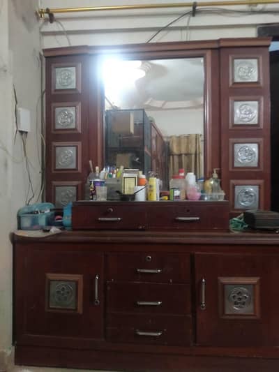 wood furniture for urgent sale(chipboard nahi hai)