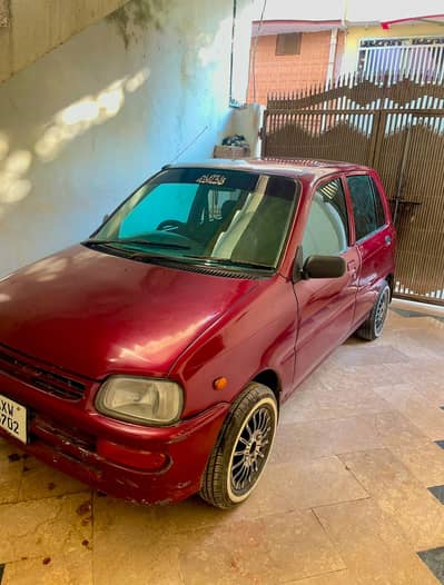 Gari tarlai Islamabad ma majood ha