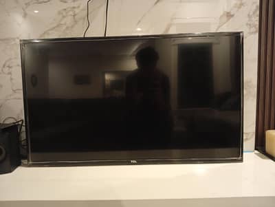 Tcl 40 inch TV.