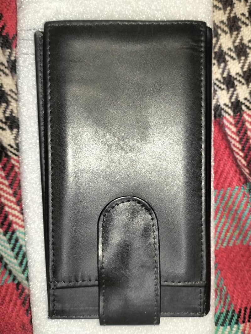 ادمی کے لیے بہترین پرس 4