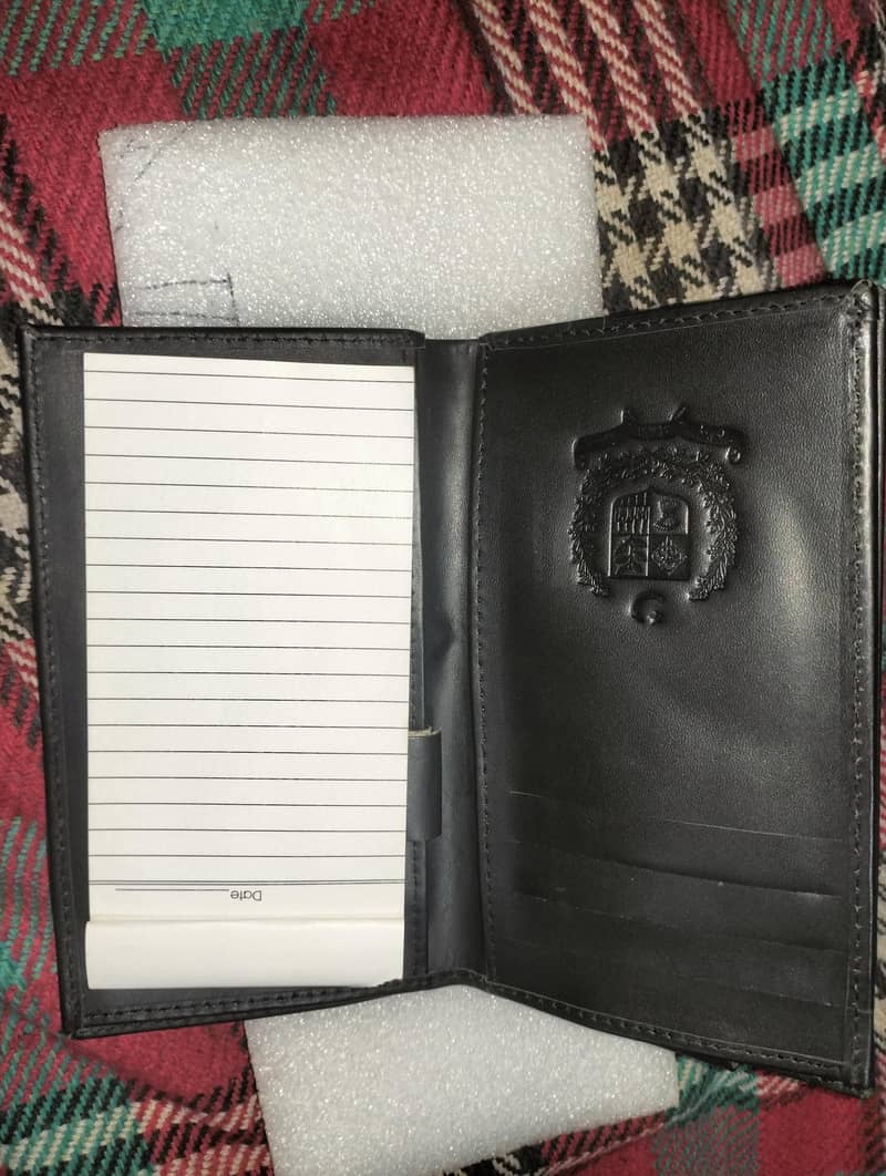 ادمی کے لیے بہترین پرس 5