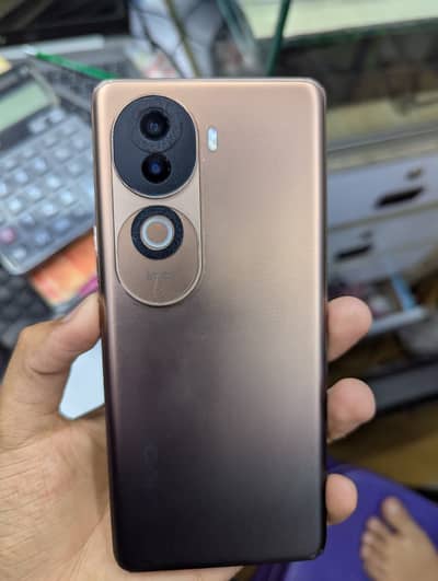 Vivo V40E 8GB/256GB – Official PTA | Box | Glass Break | 62K