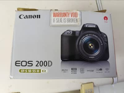 Canon EOS 200D