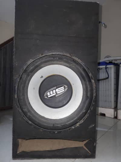 Amplifier & Bass Tube 16-18 inches 9/10 Condition For Sale