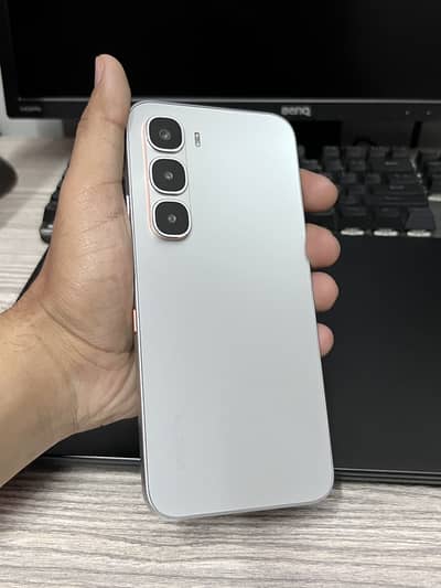 Infinix Hot 60 Pro in 10/10 condition