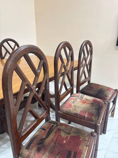 Dining table and chairs set