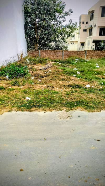 10 Marla Plot For Sale