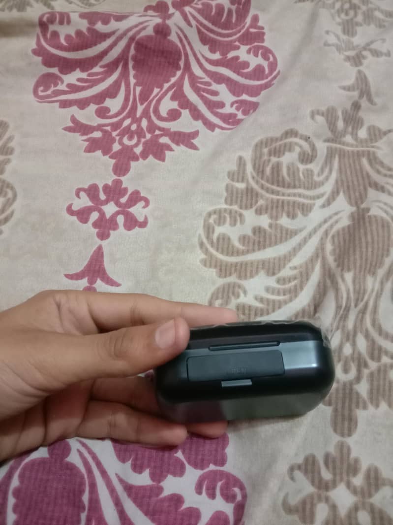 Bluetooth earphone 1