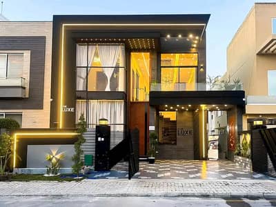 10 Marla Luxury House is Available for Rent in Bahria Town Lahore